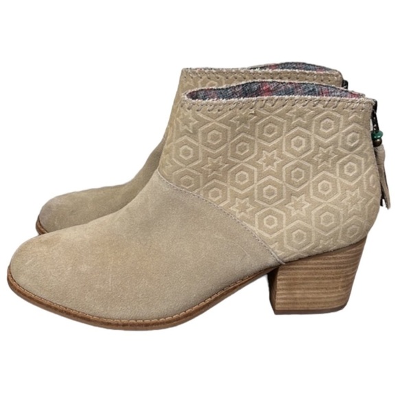 Toms Leila Suede Embossed Ankle Booties Size 9.5 - Picture 2 of 12